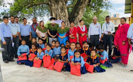 निरासिज फाउन्डेसनद्वारा बालिकालाई लुगा वितरण, उपप्रमुख योगीको विशेष उपस्थिति